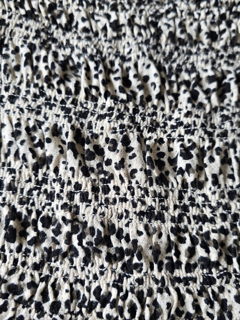 Urban Outfitters Croppee Leopard Print Smocked Top Size Medium - Picture 4 of 12